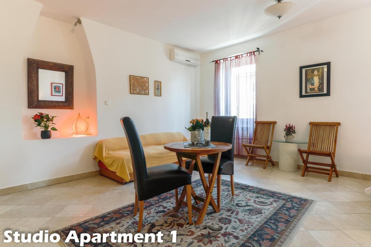 Art Apartments Vrsar Exterior foto