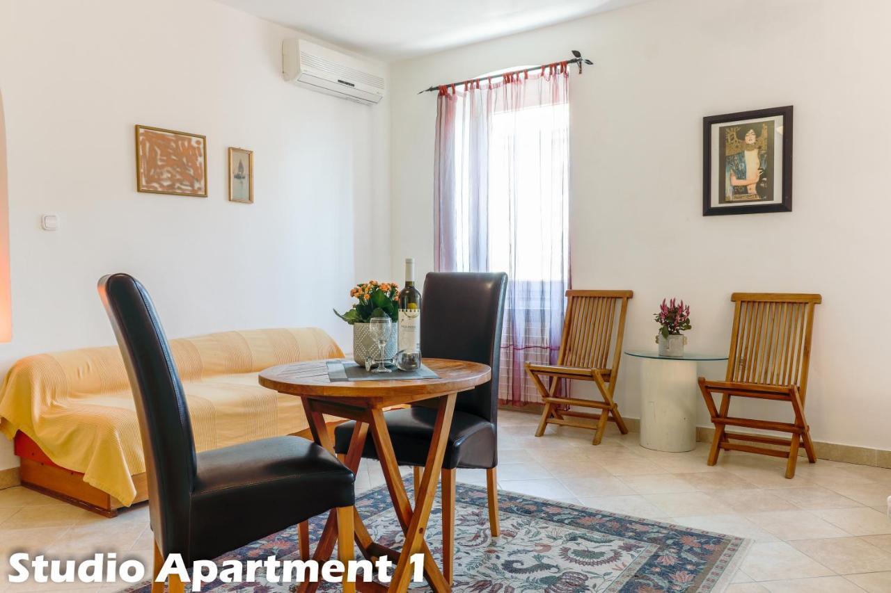 Art Apartments Vrsar Exterior foto