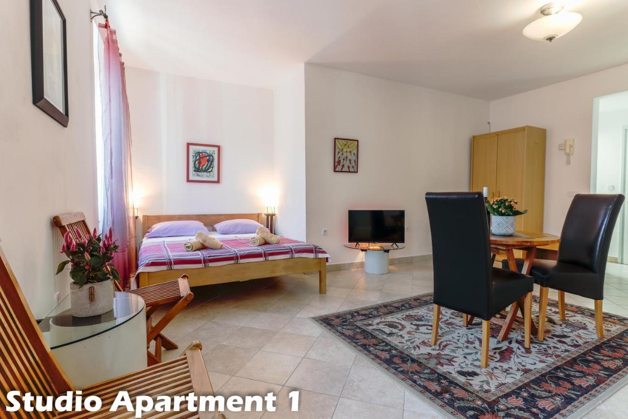 Art Apartments Vrsar Exterior foto